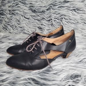 Pikolinos Pointy Toe Cut Out Loafers